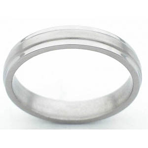 4MM FLAT TITANIUM BAND WITH GROOVED EDGES. A SATIN FINISH IN CENTER WITH POLISHED EDGES.