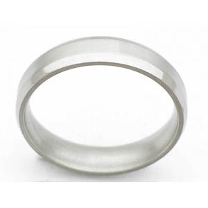 5MM BEVELED TITANIUM BAND IN A SATIN FINISH.
